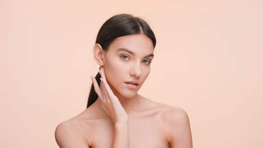 Woman with define jawline after buccal fat removal.